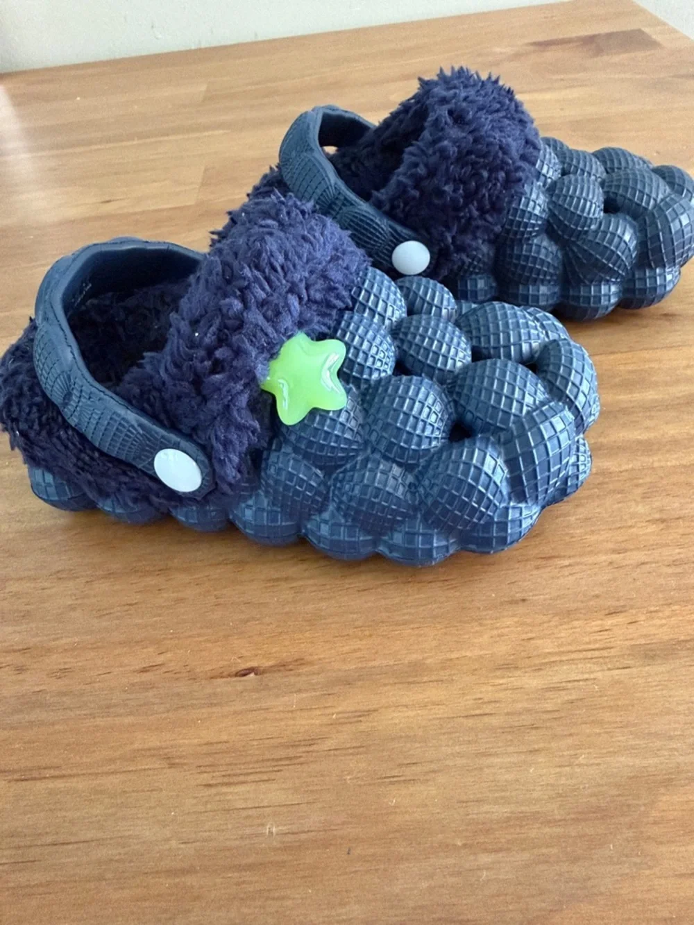 Kids Bubble-Textured Slippers with Plush Cuff - Navy Size 6 Boys - Picture 2 of 6
